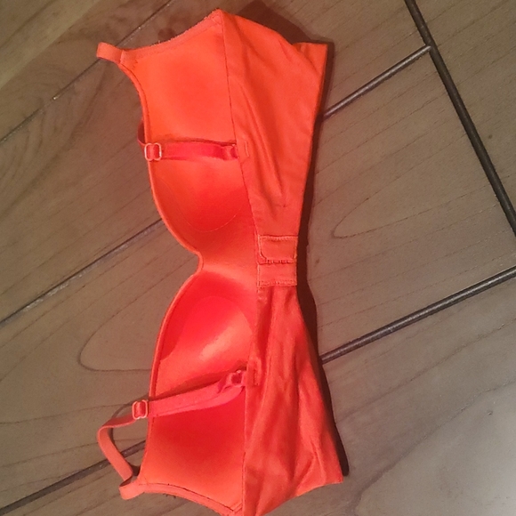 Victoria's Secret Wireless Push-Up Bra w/ Lace Details, Red, 32D - Picture 4 of 9